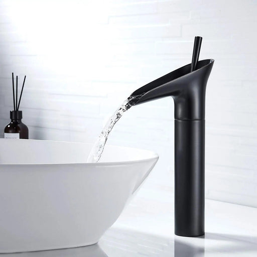 Robinet cascade lavabo noir