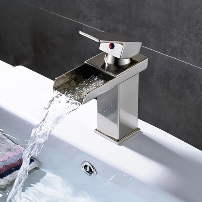 Robinet lavabo cascade argenté Argent brossé