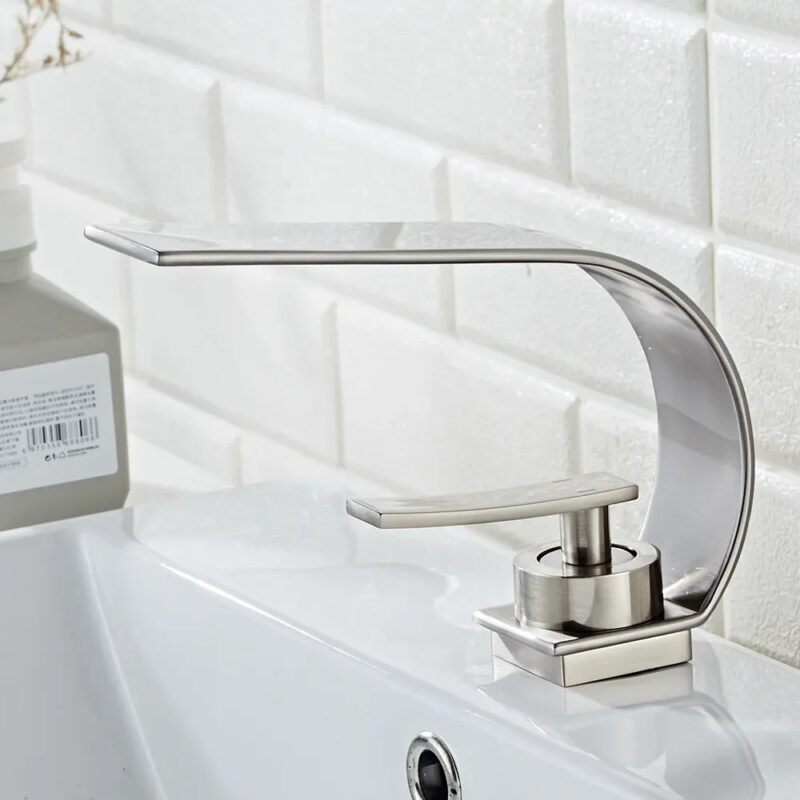 Robinet design salle de bain Argenté brossé