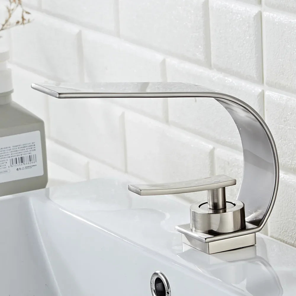 Robinet design salle de bain Argenté brossé