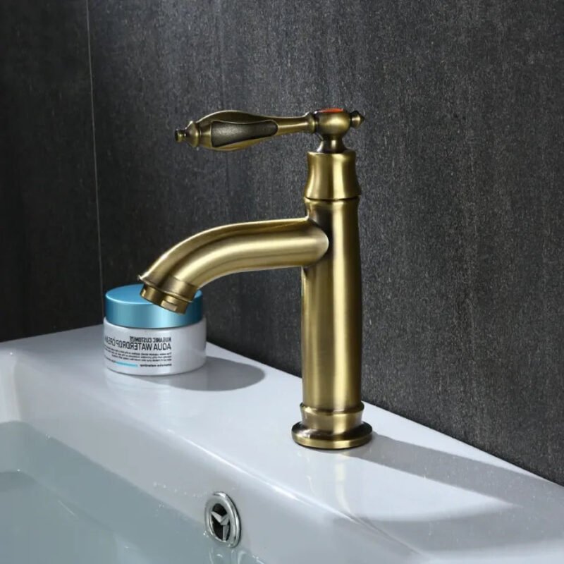 Robinet salle de bain antique