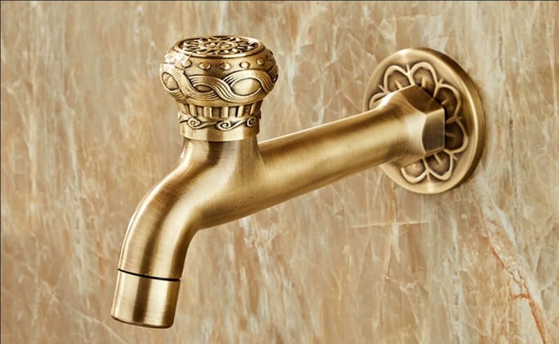 Robinet vintage extérieur style ancien