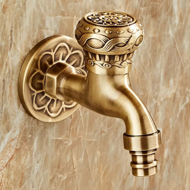 Robinet vintage extérieur style ancien